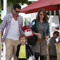 Jessica Alba, Cash Warren and daughter head out for a family meal photos | Picture 79855